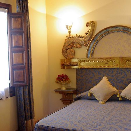 Hotel Alcazar Segovia Room photo